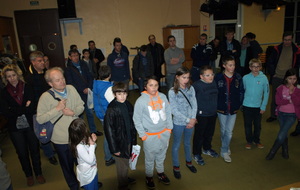 Les jeunes, impatients, avant la proclamation des résultats et sous l'oeil attentif de JEAN LOUIS GUILBERT (BOULOGNE SUR MER)